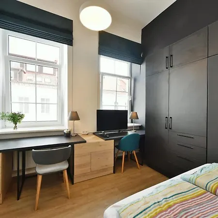 Domillion 3bdr 2bath New W Free Parking V1020 *